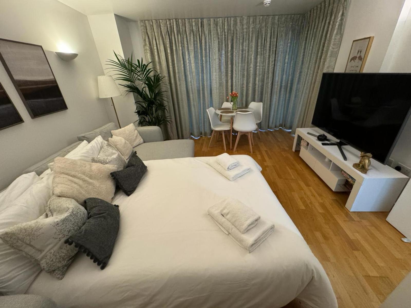 Luxury Apartment In Canary Wharf Londres Extérieur photo